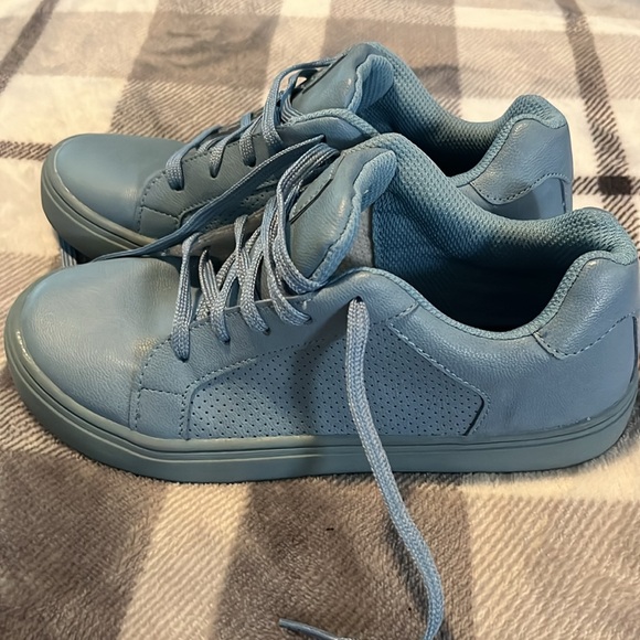 Kids Art and Class Blue Sneakers Size 2! - Picture 4 of 7